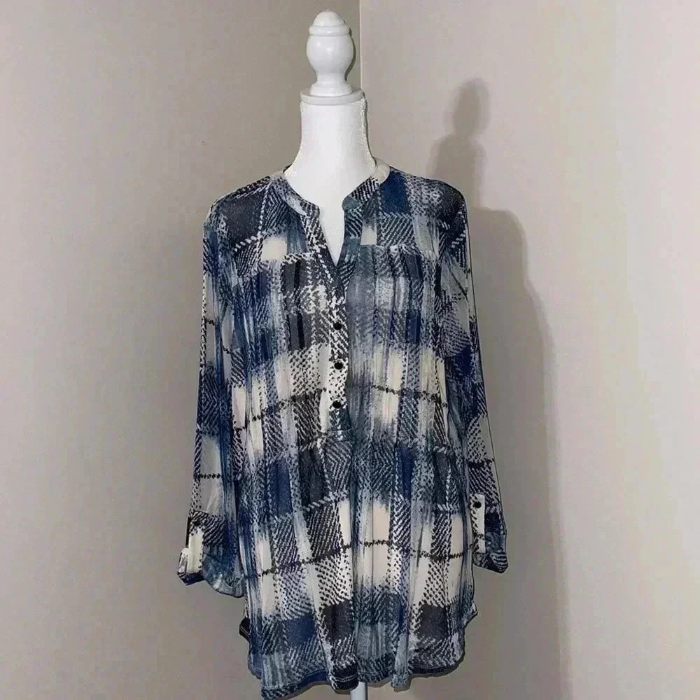 Cocomo Woman ¾ Roll Tab Sleeve Top
